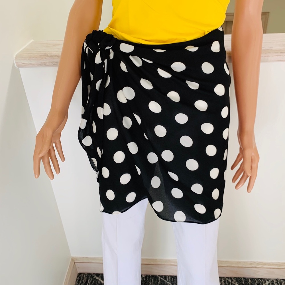 Polka dot wrap